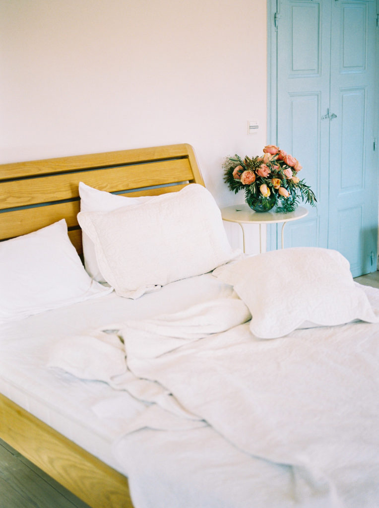 a white linen bed in a Kelowna honeymoon suite 