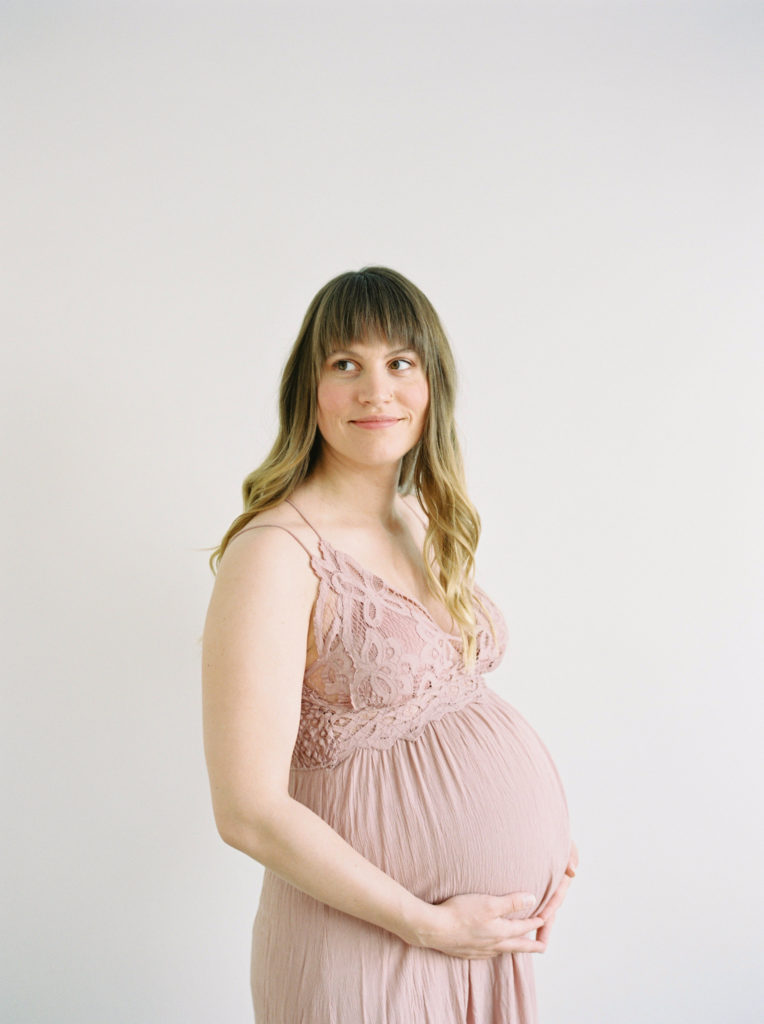 mom to be in pink dress 