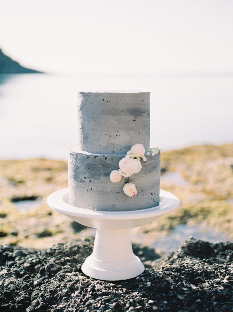 a grey textured wedding cake at a  beach wedding reception