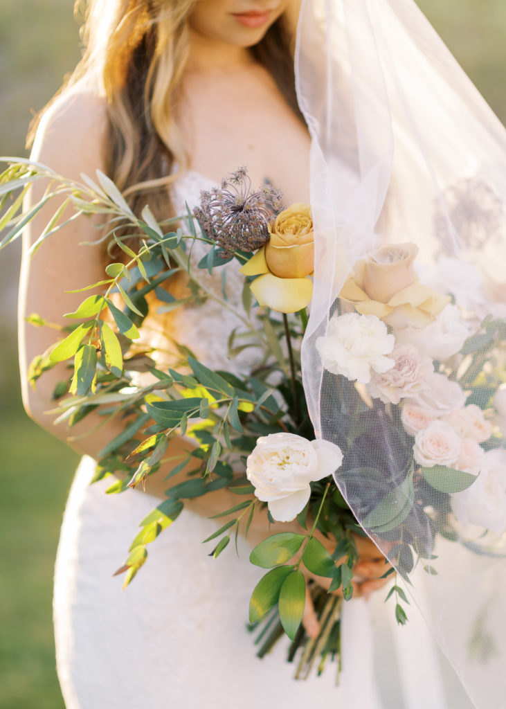 a romantic rose bridal bouquet 
